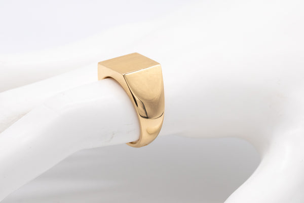 BOUCHERON PARIS 18 KT YELLOW GOLD SIGNET RING