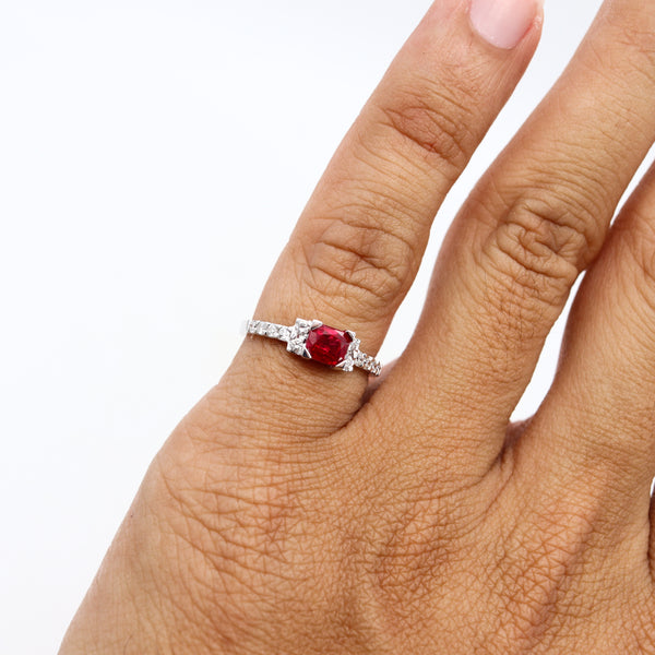 *Raul Ritore Ring in 18 kt white gold with 1.34 Cts Burmese Pigeon blood Ruby and Diamonds