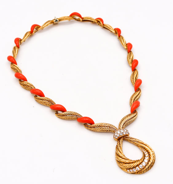 French 1970 Fluted Coral Necklace In 18Kt Yellow Gold With 1.82 Cts In VS Diamonds
