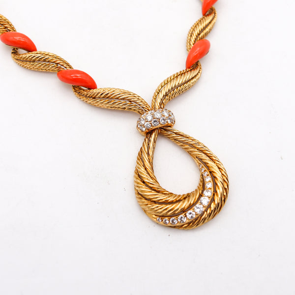 French 1970 Fluted Coral Necklace In 18Kt Yellow Gold With 1.82 Cts In VS Diamonds