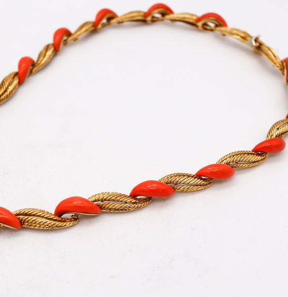 French 1970 Fluted Coral Necklace In 18Kt Yellow Gold With 1.82 Cts In VS Diamonds