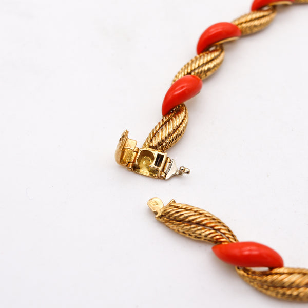 French 1970 Fluted Coral Necklace In 18Kt Yellow Gold With 1.82 Cts In VS Diamonds