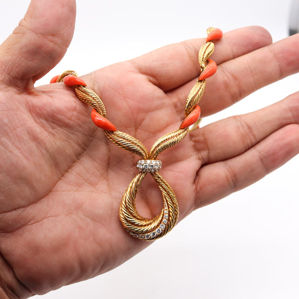 French 1970 Fluted Coral Necklace In 18Kt Yellow Gold With 1.82 Cts In VS Diamonds