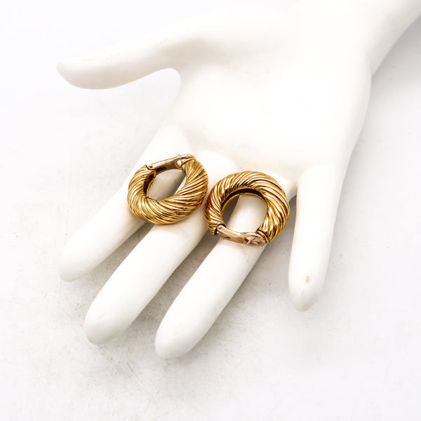 *Kutchinsky 1971 London Textured twisted hoop earrings in solid 18 kt yellow gold