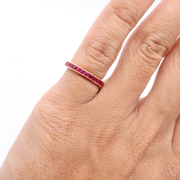 *Eternity ring band in 18 kt yellow gold with 1.86 Cts in red Vivid Rubies