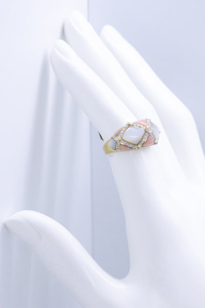 CORAL & MOTHER OF PEARLS 18 KT RING WITH DIAMONDS