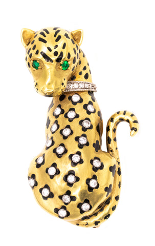 *Kurt Wayne Leopard brooch 18 kt gold and platinum with 1.61 cts in diamonds emerald & enamel