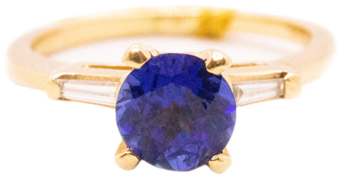 ROUND SAPPHIRE SOLITAIRE 14 KT RING WITH BAGUETTES