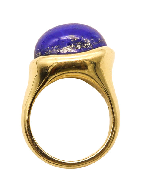 *Tiffany & Co. 1990 by Elsa Peretti Sculptural ring in 18 kt gold with 15.88 Cts Lapis Lazuli
