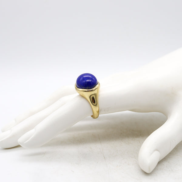 *Tiffany & Co. 1990 by Elsa Peretti Sculptural ring in 18 kt gold with 15.88 Cts Lapis Lazuli