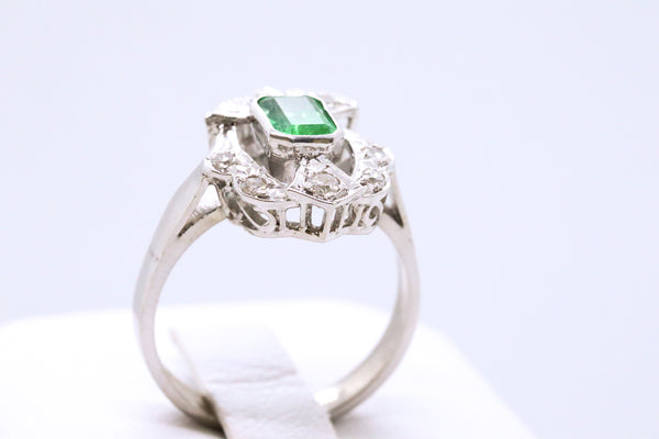 VINTAGE GREEN EMERALD & DIAMONDS 18 KT RING