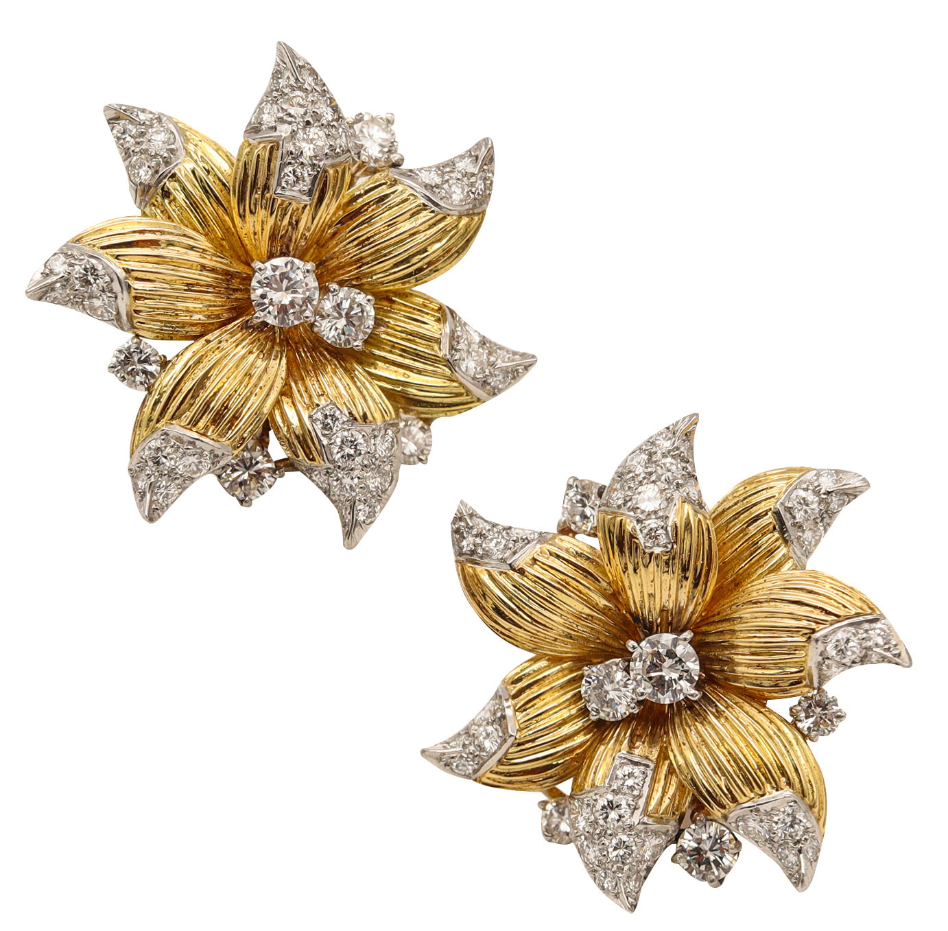 *French 1960 Mid-Century clip Earrings in 18 kt gold and platinum with 6.63 Cts in Diamonds