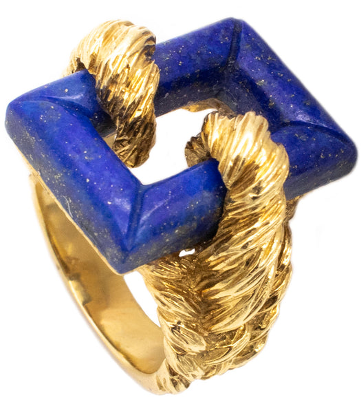 MID CENTURY 1960'S RETRO RING IN TEXTURED 18 KT GOLD WITH LAPIS LAZULI