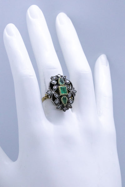 AUSTRO-HUNGARIAN ANTIQUE 18 KT GOLD RING WITH 2.10 Ctw EMERALD & DIAMONDS
