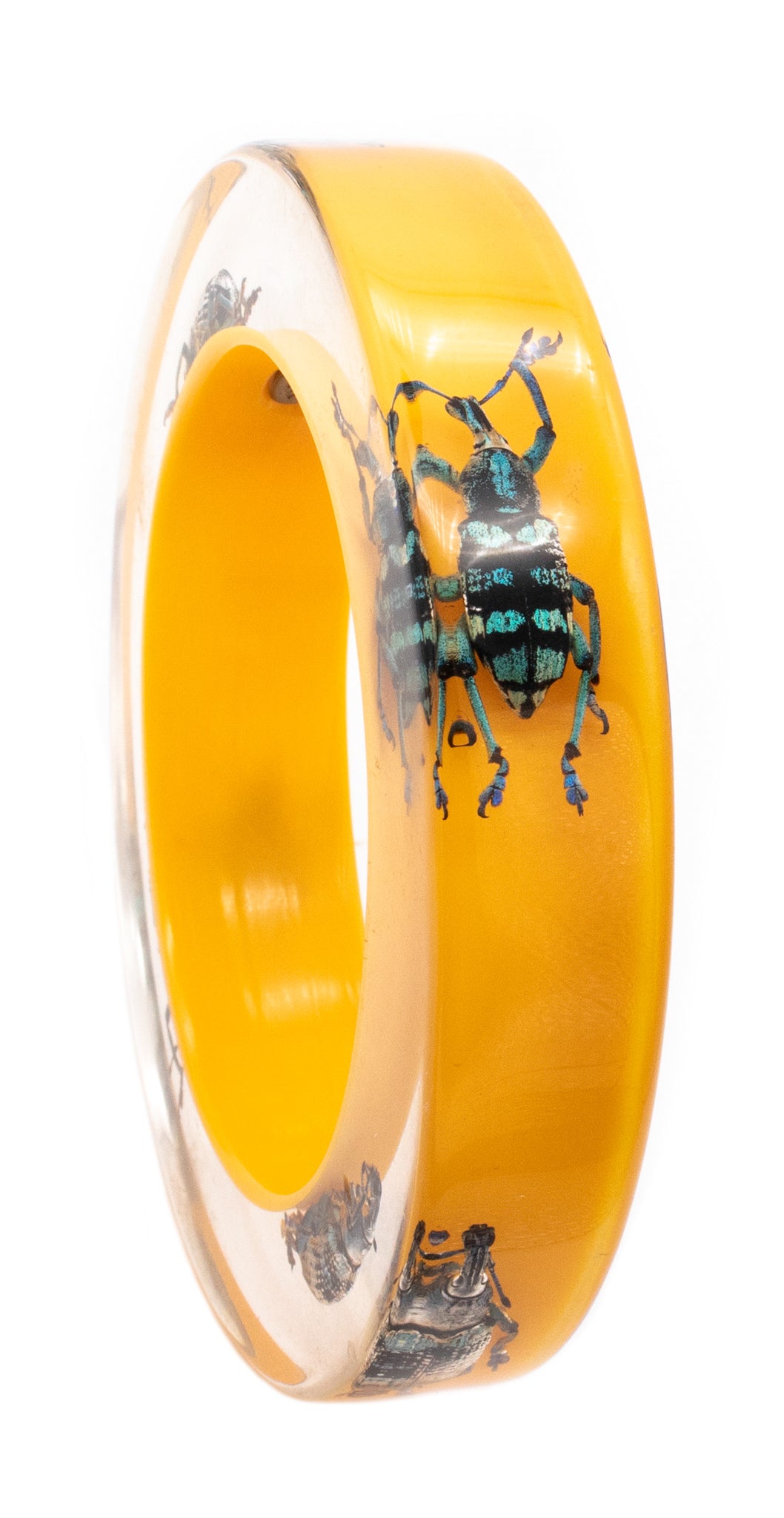 DESIGNER'S 1970'S YELLOW LUCITE BRACELET BANGLE WITH NATURAL SCARAB BEETLES