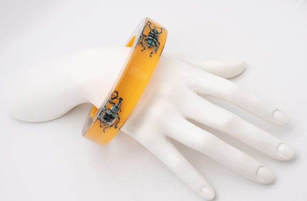 DESIGNER'S 1970'S YELLOW LUCITE BRACELET BANGLE WITH NATURAL SCARAB BEETLES