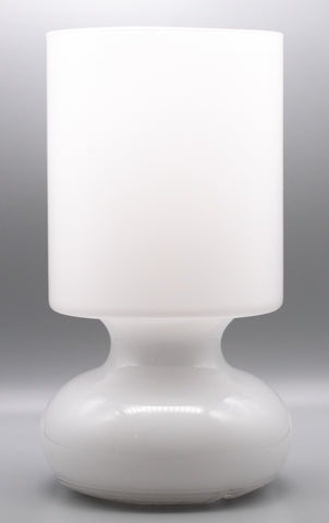 VISTOSI 1970, ITALIAN MODERNIST SMALL DESK LAMP IN LATTIMO GLASS