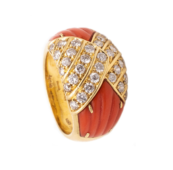 *Van Cleef & Arpels 1970 cocktail ring in 18 kt yellow gold with coral and 1.28 Ctw in VS diamonds