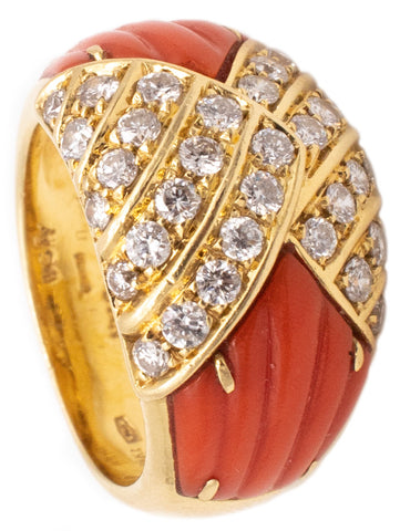 *Van Cleef & Arpels 1970 cocktail ring in 18 kt yellow gold with coral and 1.28 Ctw in VS diamonds