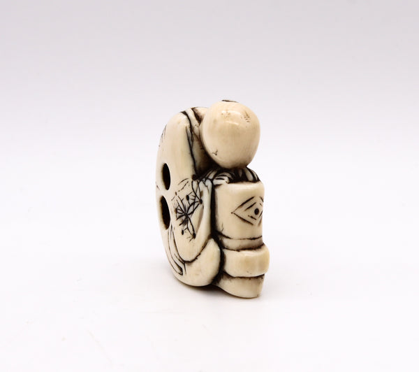 JAPAN 1900'S MEIJI PERIOD CARVED NETSUKE OF A SEATED OLD MONK WITH A BASKET