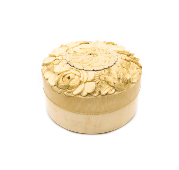 JAPAN 1900 MEIJI PERIOD CARVED ROUND BOX WITH IMPERIAL CHRYSANTHEMUM FLOWER