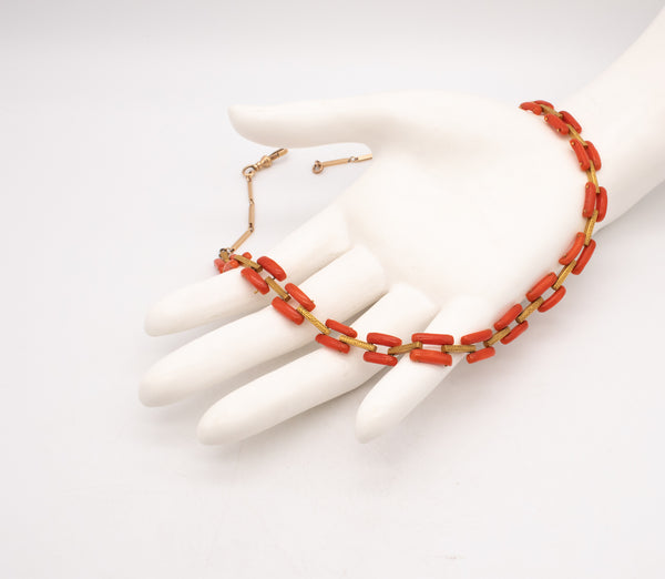 EDWARDIAN 1910 BRITISH GEOMETRIC NECKLACE IN 18 KT GOLD WITH CORAL LINKS