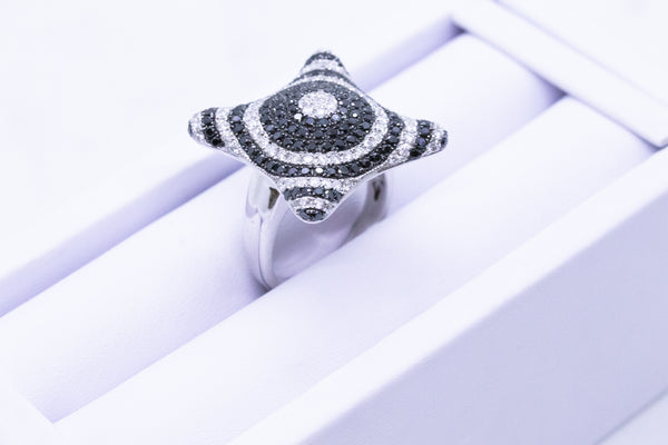 BLACK & WHITE DIAMONDS, 14 KT OPTICAL RING