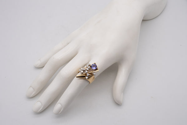 WACHLER & SONS MODERN RING IN 18 KT YELLOW GOLD  2.01 Ctw IN DIAMONDS AND TANZANITE