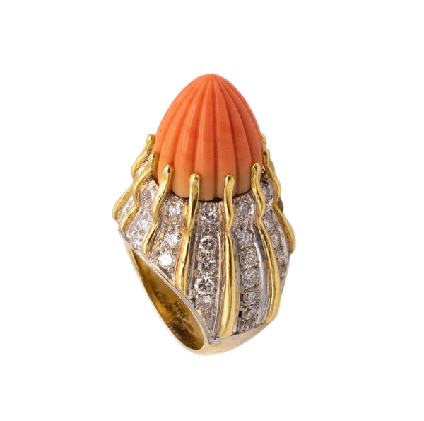 RETRO 1960 ITALY 18 KT GOLD COCKTAIL RING WITH FLUTED CORAL AND 3.5 Ctw OF VS DIAMONDS
