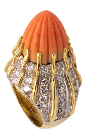 RETRO 1960 ITALY 18 KT GOLD COCKTAIL RING WITH FLUTED CORAL AND 3.5 Ctw OF VS DIAMONDS