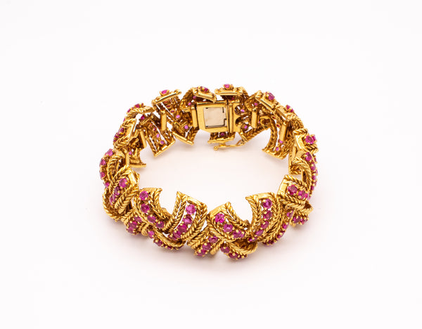TIFFANY & CO. 1960 VINTAGE 18 KT YELLOW GOLD MESH BRACELET WITH 14.50 Ctw OF RUBIES