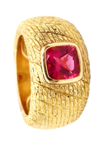 Van Cleef & Arpels 1970 Paris by George L'Enfant 18Kt Textured Band With 2.57 Cts Pink Sapphire