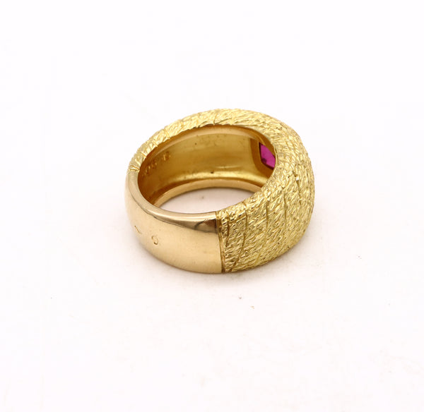 Van Cleef & Arpels 1970 Paris by George L'Enfant 18Kt Textured Band With 2.57 Cts Pink Sapphire