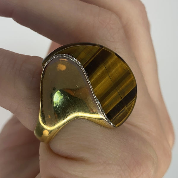 Sculptural Retro 1970 Cocktail Ring in 18Kt Gold With 14.76 Cts In Diamonds And Tiger Eye quartz