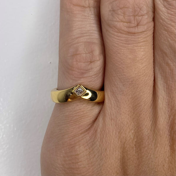 Cartier Paris Contemporary V Shaped Ring In 18Kt Yellow Gold With VS Diamond