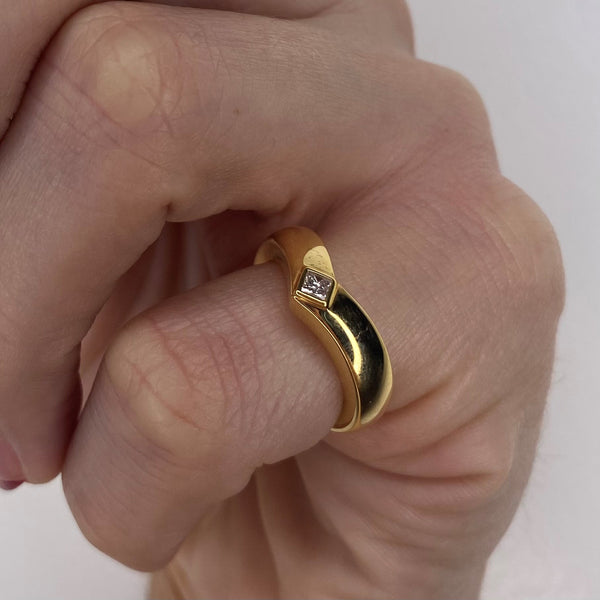 Cartier Paris Contemporary V Shaped Ring In 18Kt Yellow Gold With VS Diamond