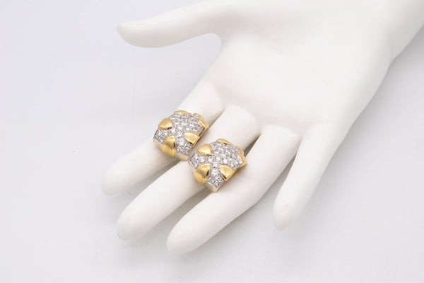 GARAVELLI DESIGNERS CLUSTER EARRINGS IN 18 KT GOLD WITH 6.08 Cts IN VS DIAMONDS